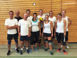 Die Gewinner des Volleyball-Jubiläumsturniers anlässlich des 70-jährigen Bestehens des SC Sinzing: Das Volleyball-Team vom FC Viehhausen